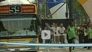 Usain Bolt Races A Bus In Argentina-Usain Bolt Arjantinde Otobüsle Yarıştı