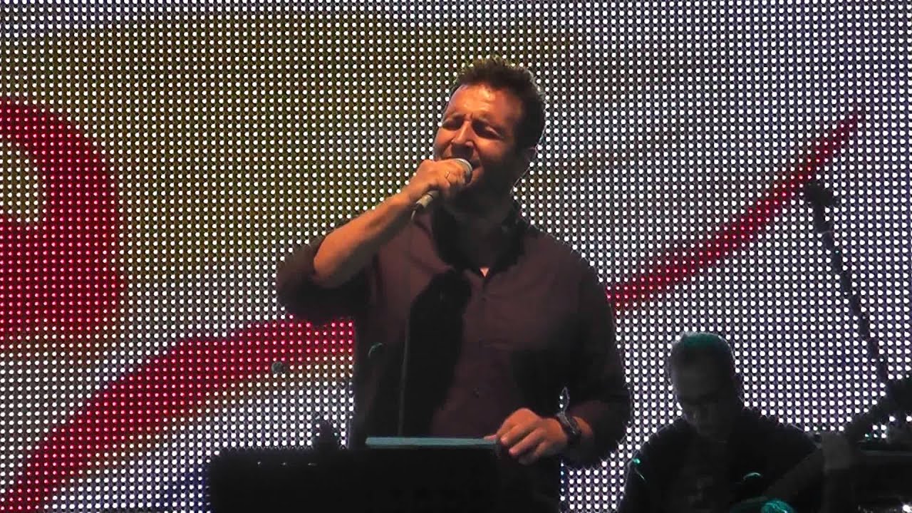 Όμορφη και παράξενη πατρίδα-Δημήτρης Μπάσης