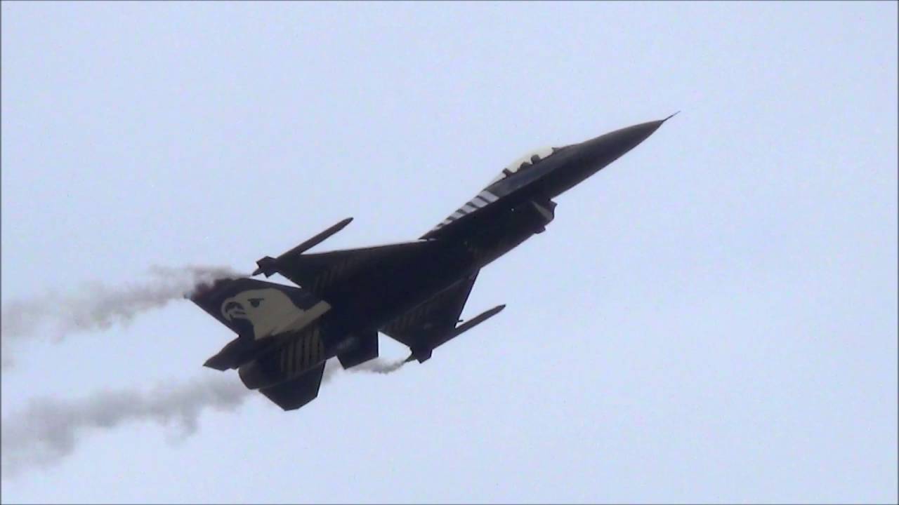 F-16 Solo Turk [Aerofestival 2016 - Poznań]