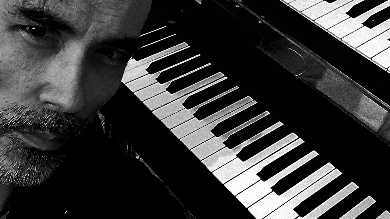Maqam &  microtonal music: scale modali, esempi e struttura di base delle armonie mediorientali.