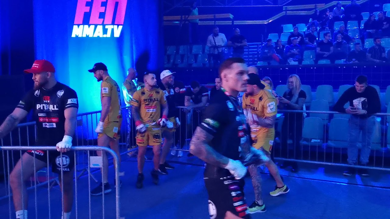 ZAWODNICY FEN 37 PRZED OFICJALNĄ PREZENTACJĄ