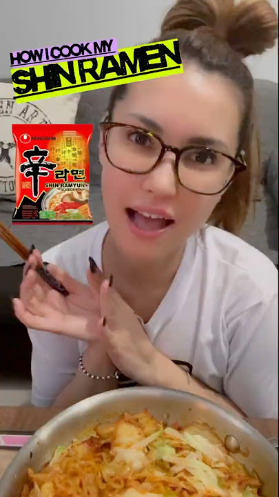 My favorite version to make Shinramen ·͜·ᰔᩚ #shinramen #辛ラーメン #cookingnimaria #mariaozawaofficial