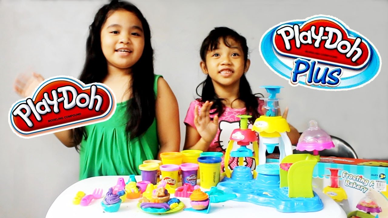 PLAY-DOH Plus Frosting Fun Bakery |  Ixhia and Xandra