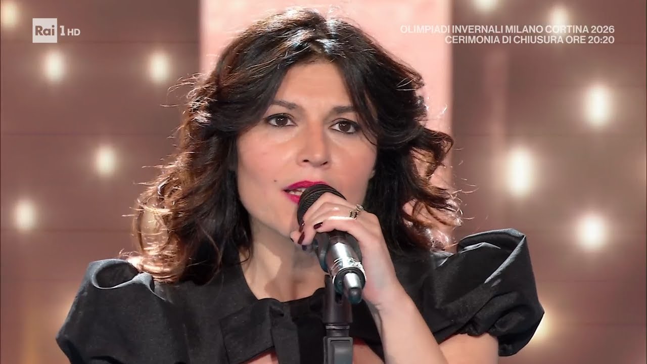 Giusy Ferreri si esibisce nel suo nuovo singolo 