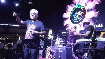 Live rock performance -Lam Morrison