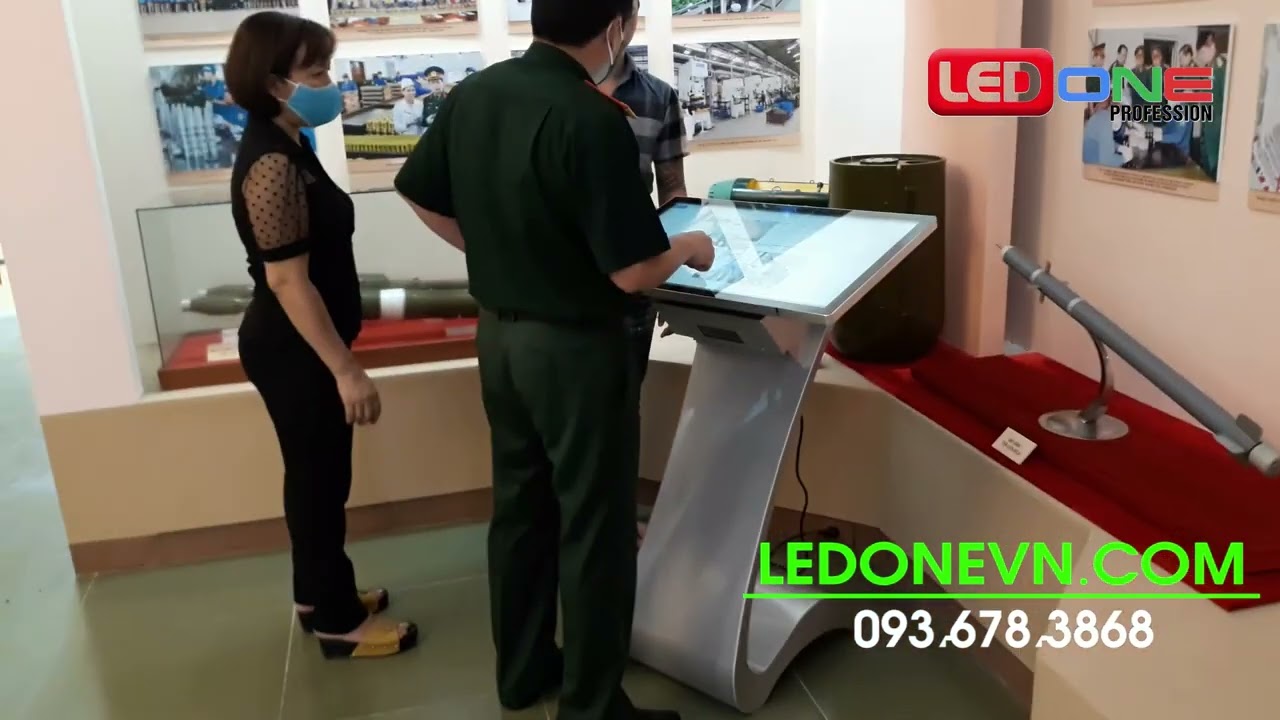 Lắp đặt màn hình quảng cáo chân quỳ 32 inch nhà máy Z131 Thái Nguyên  