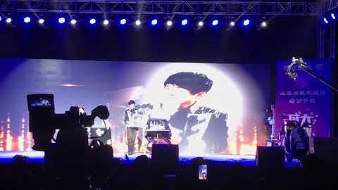 Boutum Audio 12" line array speakers using in the event