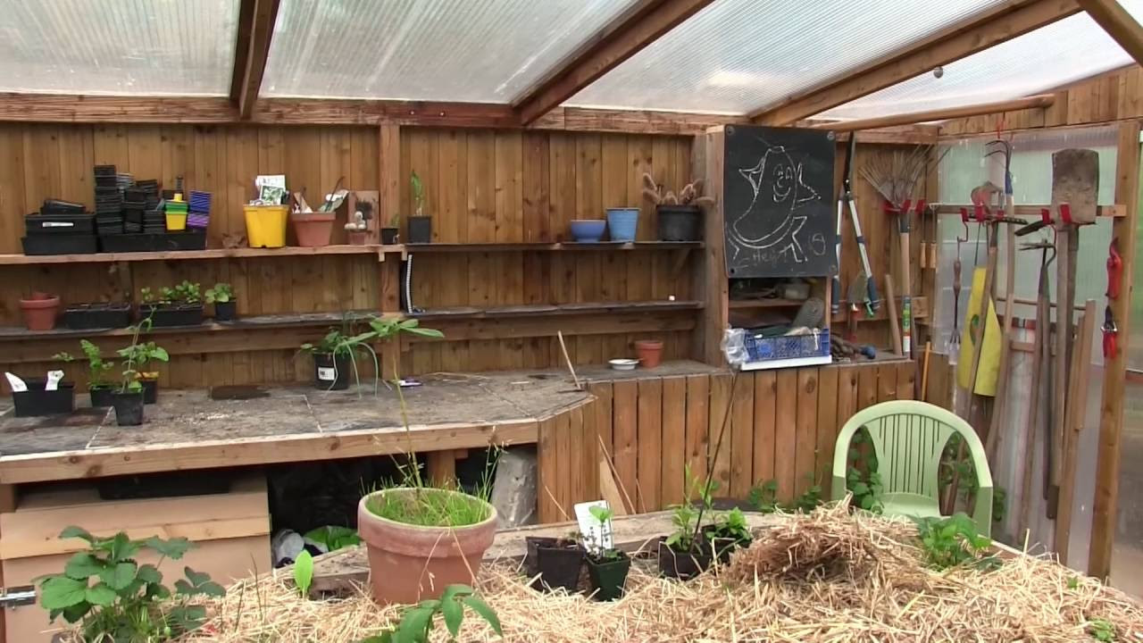 Réalisation d’une piscine en bois semi-enterrée