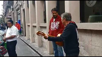 Napoleón se echa palomazo en calles de Morelia Napoleón se echa palomazo en calles de Morelia