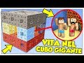 COME SOPRAVVIVERE NEL CUBO PIÙ GRANDE DI MINECRAFT ITA!
