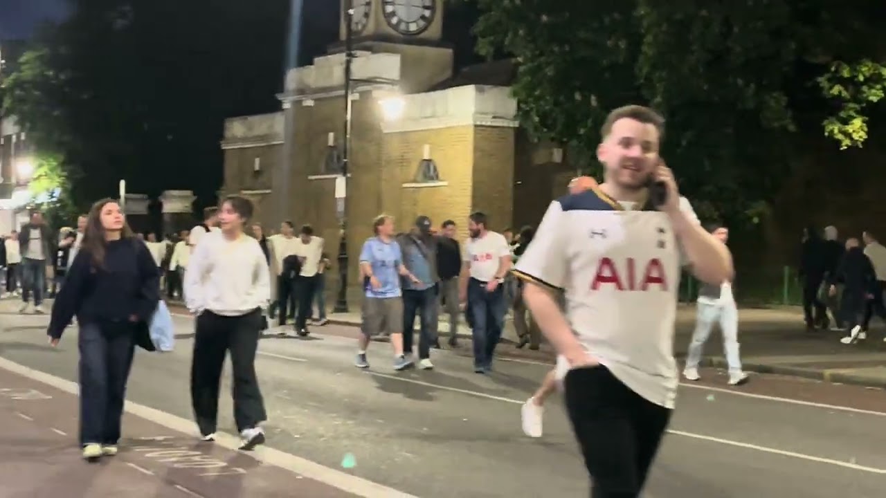 North London has turned into one big Spurs celebration zone! 🎊