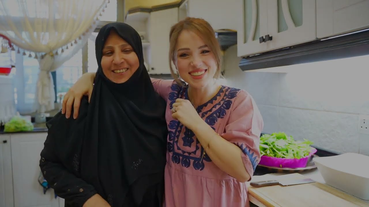 اشتريت هدية الئ اسراء قبل وصولها 😉 اطيب لحم بعجين من ايد مروان