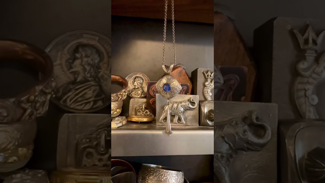 Загадочная коробка с ювелирными инструментами 