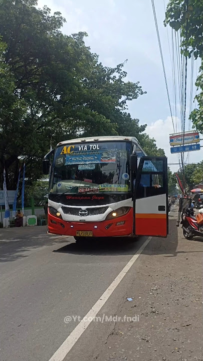 Pov:Punya temen yg jadi kernet bus, kalo lagi ketemu dijalan adaaja tingkahnya #shortvideo #busmania