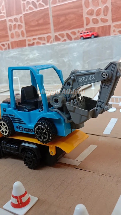 TRUCK CARRYING EXCAVATOR #towingtruck #beko