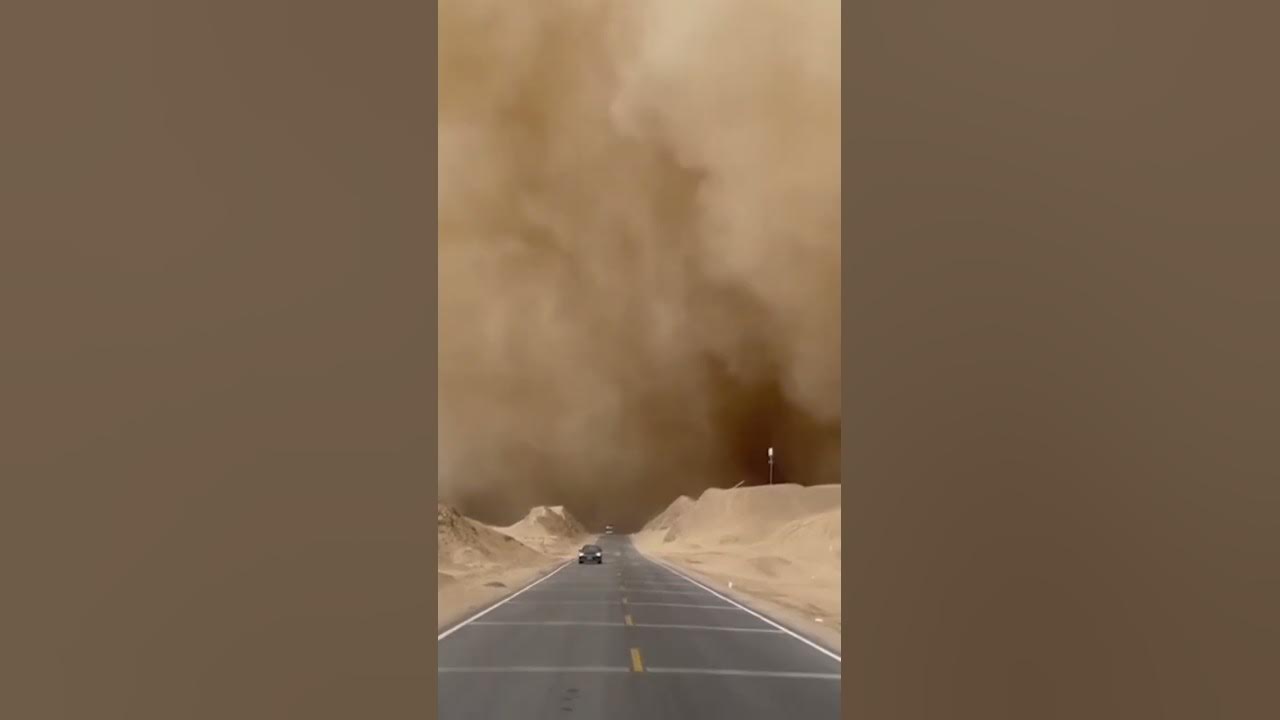 Giant #Sandstorm Sweeps Across Northwestern China