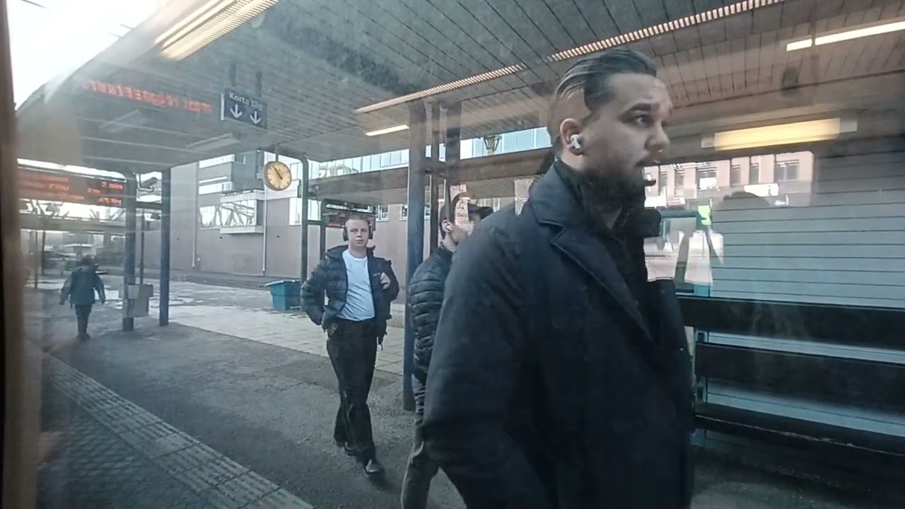 Pendeltåg Från Jakobsberg Till Stockholm Odenplan 