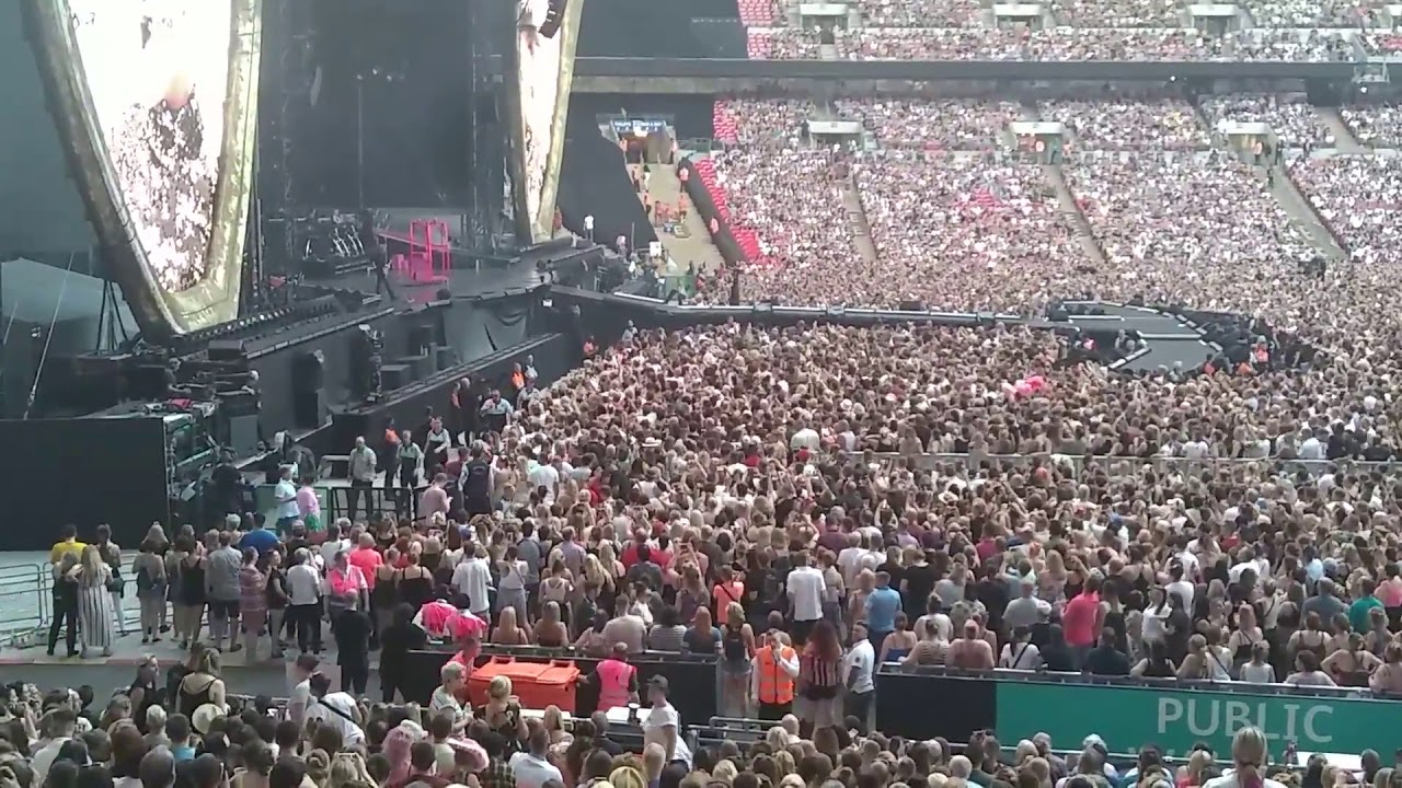 Pink Wembley stadium June 29 2019 YouTube