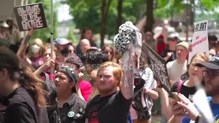 Protesters clash with US Marshals in St. Paul, Minnesota
