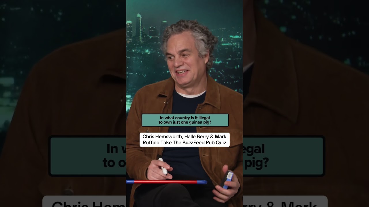 Крис Хемсворт, Халле Берри и Марк Руффало принимают участие в викторине BuzzFeed.
