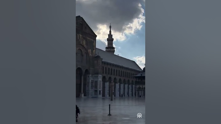 Suriye'nin başkenti Şam'da, Baas rejiminin çökmesi sonrası Emevi Cami'sinde tekbir sesleri yükseldi