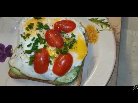 Video: Avokádový Toast S Pošírovaným Vajcom
