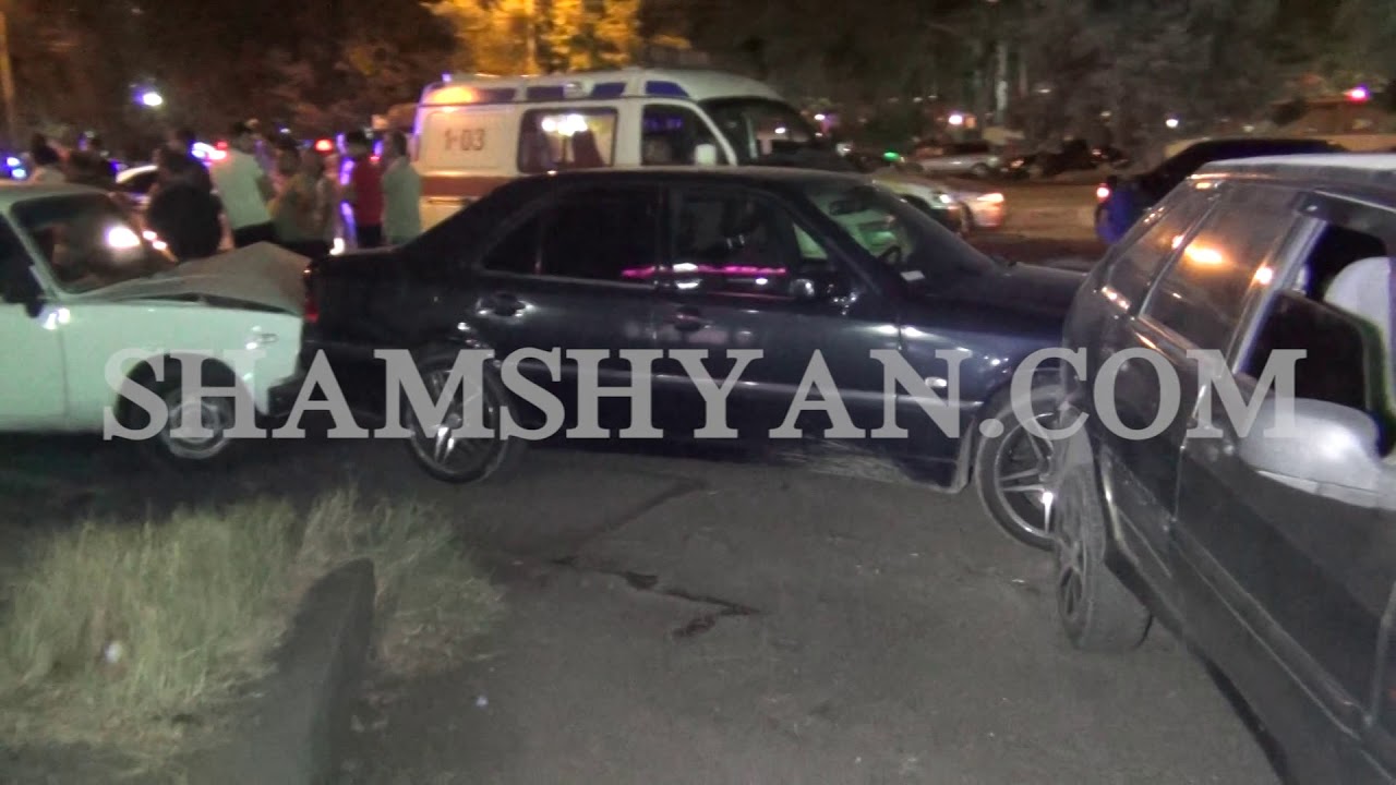 Ողբերգական ավտովթար Երևանում. բախվել են Volkswagen, Իժ 27175-037 ...