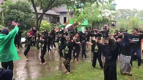 Naura "Setinggi Langit" bersama warga Kauman PA dan KKN UAD alternatif 57 II.C.1