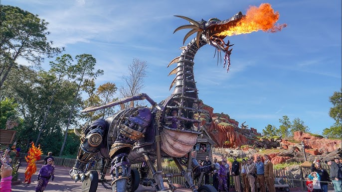 4K] Dragon's Lair Underneath Sleeping Beauty Castle - Disneyland Paris - La  Tanière du Dragon 