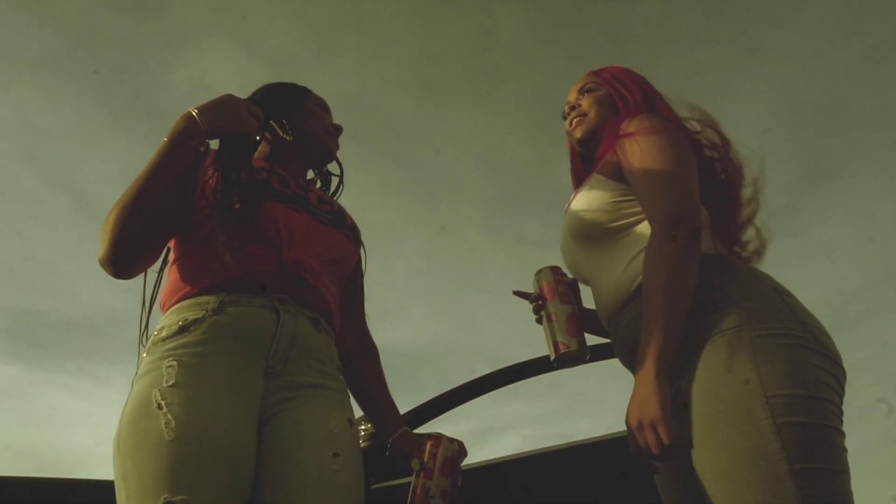 Hugg E Bear "SummerTime" ft Anaya Daffe"