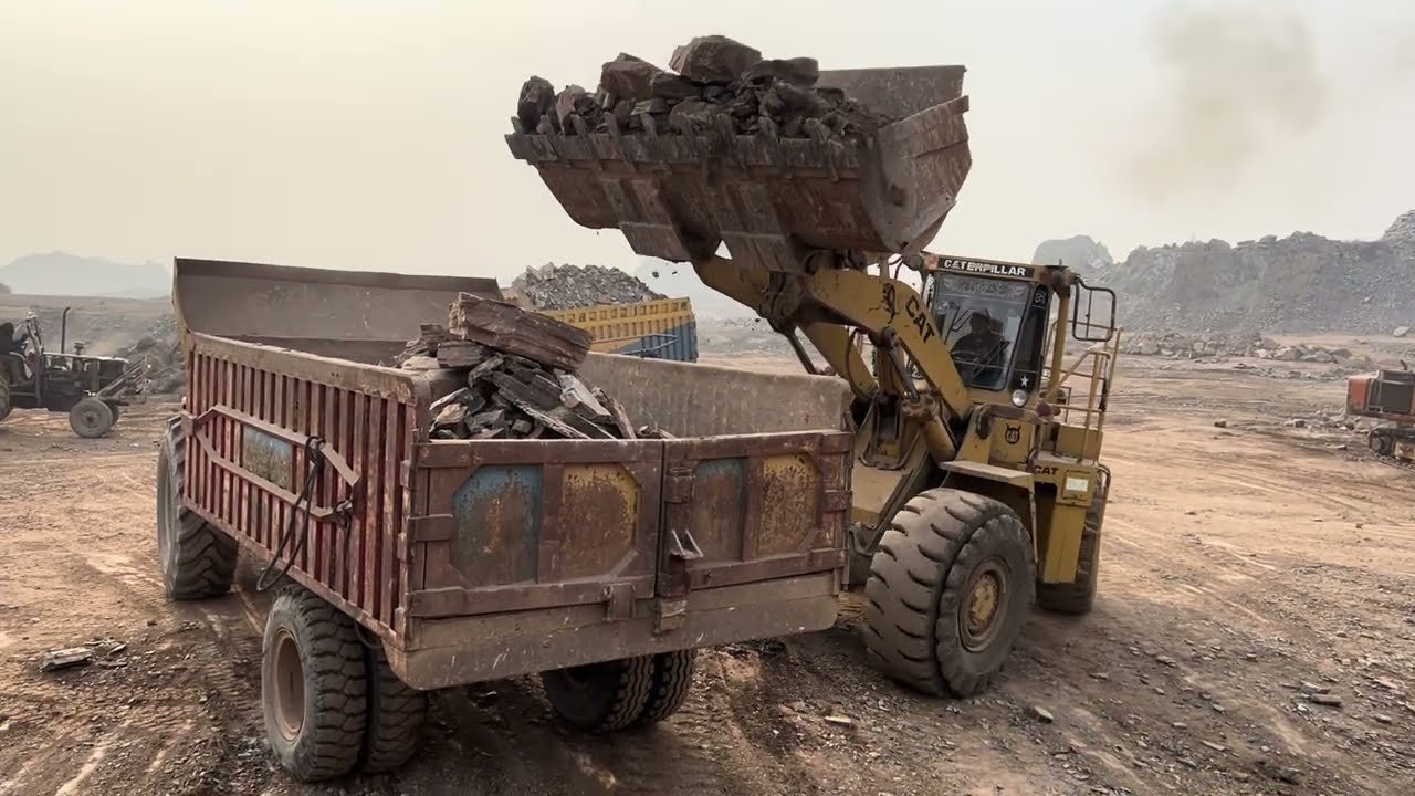 Caterpillar Loader Heavy Rocks Loading | Trucks & Trolleys at Mountain Quarry 