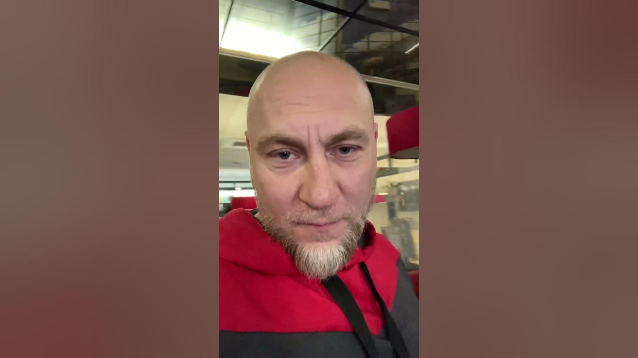 Паша Морис в костюме