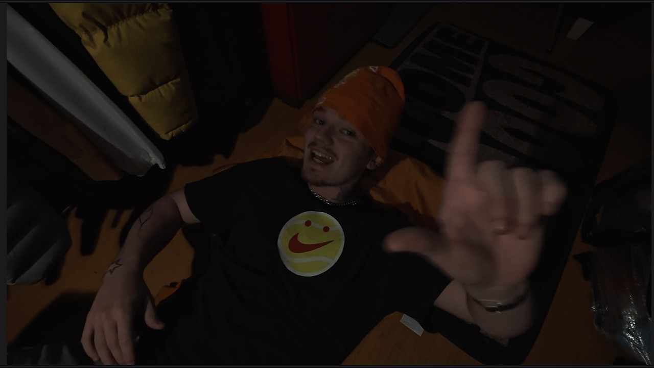Смотреть «LET ME KNOW - HCEE (Official Video)» на YouTube Смотреть «LET ME KNOW - HCEE (Official Video)» на YouTube