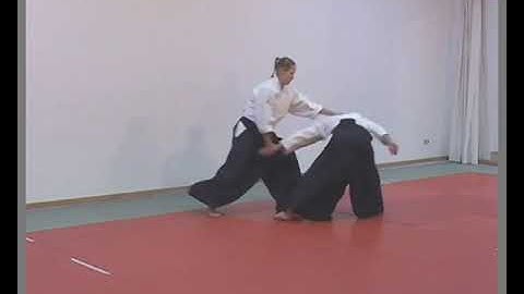 tachi waza chudan tsuki uchi kaiten nage omote