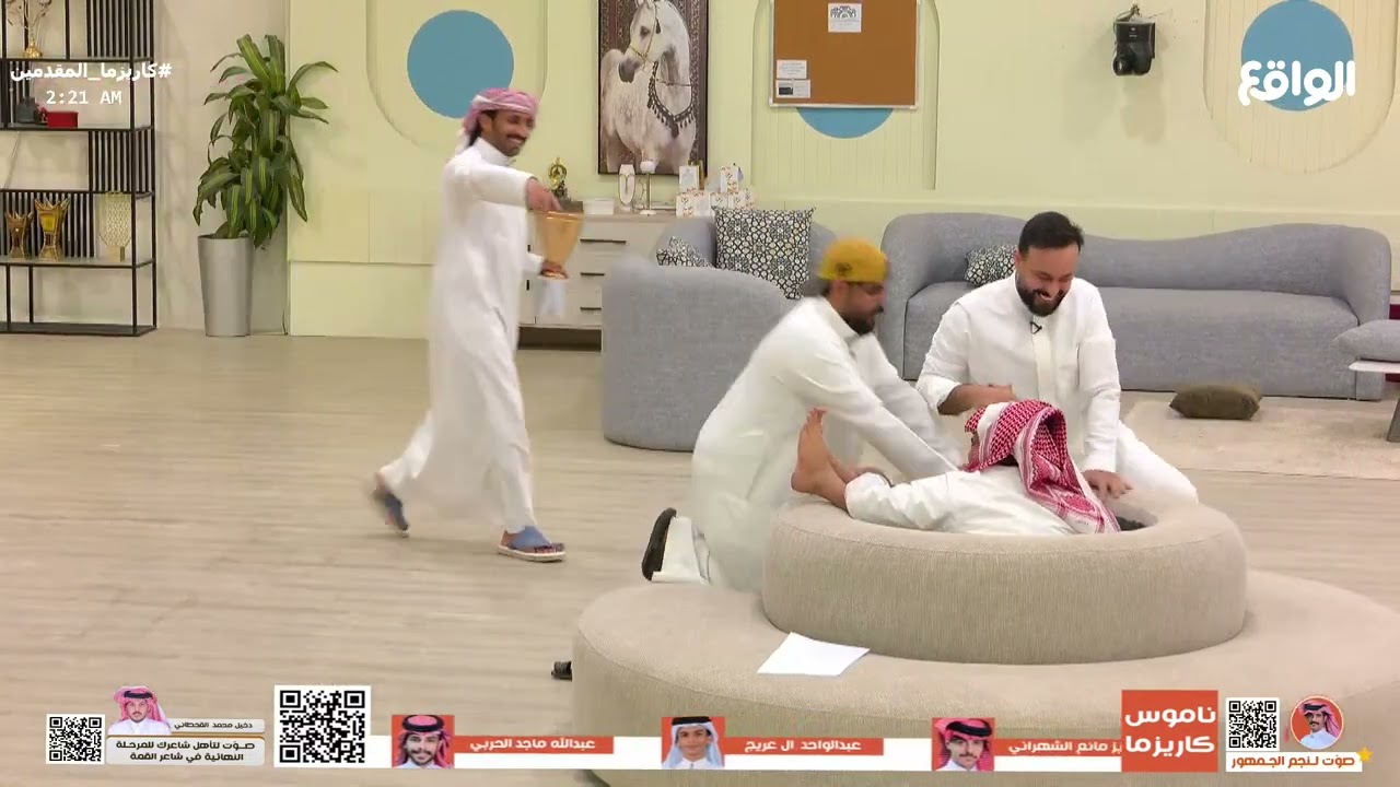 طيحة سعود العتيبي وفهد معيّان في نص الكنب ! #كاريزما_المقدمين