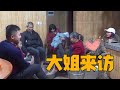 大姐和姐夫回来看英子，一家人泡脚聊往事，英子边听边乐【农村小英子】