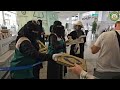 توزيع هدية خادم الحرمين الشريفين من المصحف الشريف على حجاج بيت الله الحرام المغادرين لبلادهم توزيع هدية خادم الحرمين الشريفين من المصحف الشريف على حجاج بيت الله الحرام المغادرين لبلادهم
