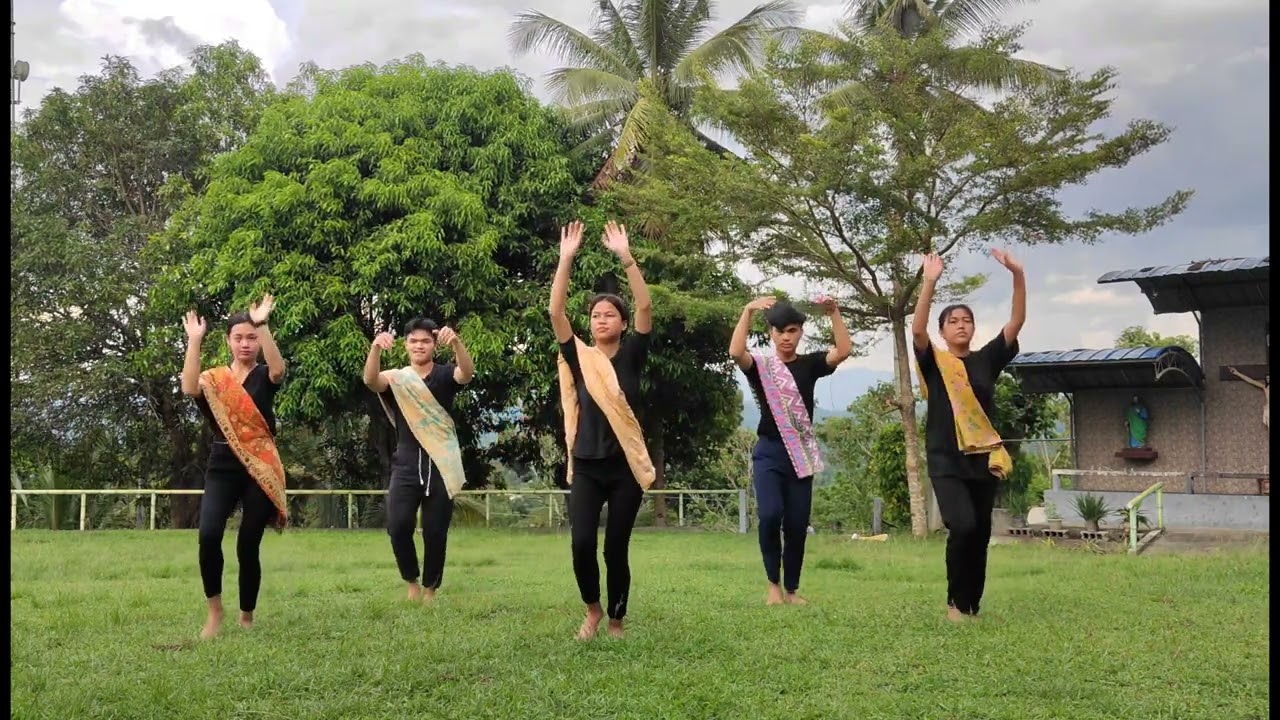 Una kaya Ethnic Dance