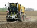 Claas Xerion Saddle Track 3800 s radličkovým aplikátorem Kongskilde