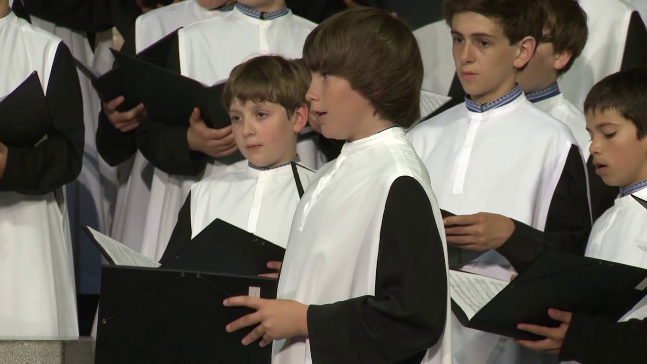 Escolania de Montserrat, Pie Jesu, Andrew Lloyd ber YouTube