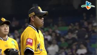 20130910 CPBL 象VS犀牛 1下 胡金龍打出雙殺打，王勝偉、蔡明覺、恰恰默契佳結束這個半局
