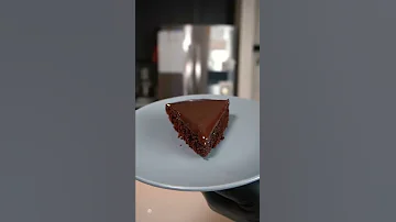 Chocolate Cake made in a PAN! (No oven)