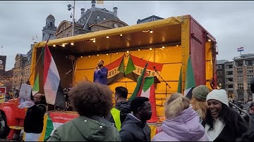 Soedan-protest in Amsterdam: revolutionaire leuzen, zang en dans (Amsterdam, 6 december 2025)