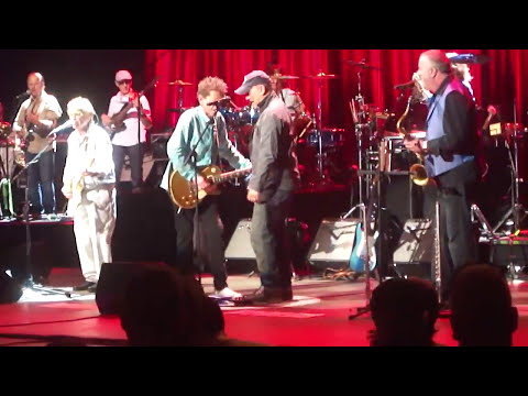 Bruce Springsteen surprise visit with Brian Wilson in NJ