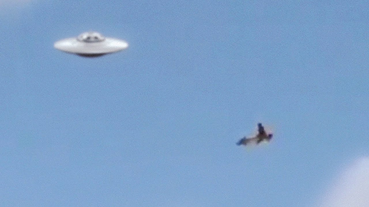 Disc-shaped UFO Intercepted by Belgian F 16 Jet Fighter 👽 (CGI)