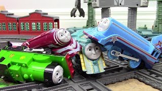 DEMOLITION DERBY with Thomas and Friends Trackmaster Toy Trains LAST ENGINE STANDING