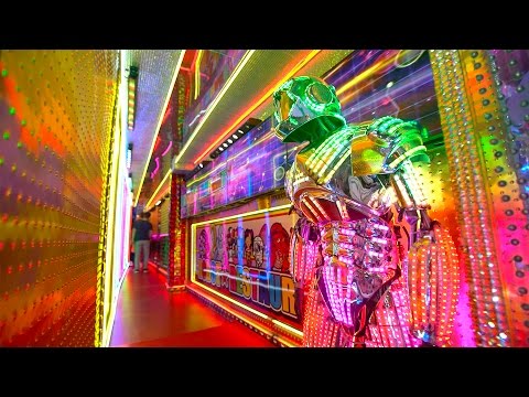 ROBOT RESTAURANT in JAPAN - CRAZY!!! ロボットレストラン - HD 4k