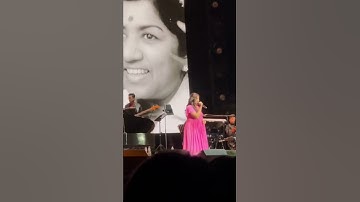 Shreya Ghoshal singing “Lag Jaa Gale” live at OVO Arena Wembley, London – (March 27, 2022)