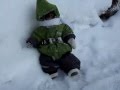 Обезьянка Иван на зимней прогулке на даче