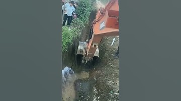 Công trình tiền tỷ (P202) - Múc đường mương làm banh luôn đường ống nước sạch #shorts